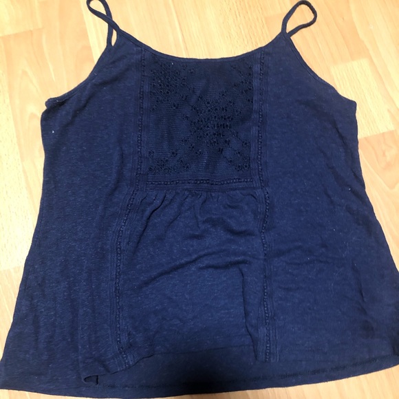 Old navy lace crochet tank (M) - Picture 2 of 3